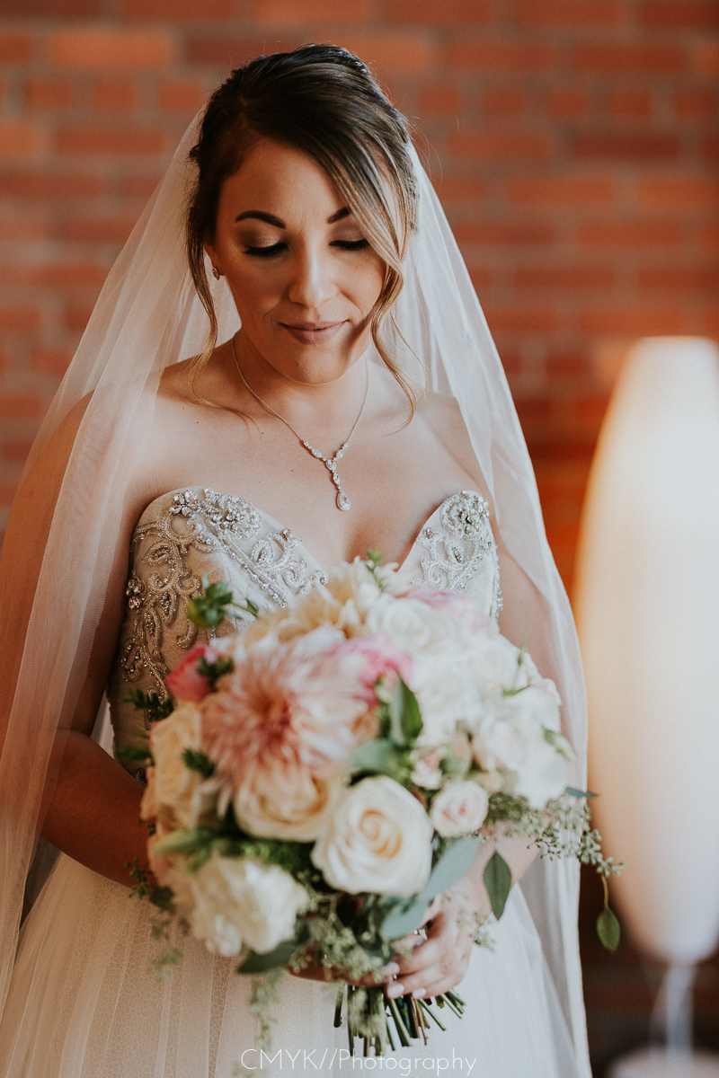 bride_with_bouquet.jpg