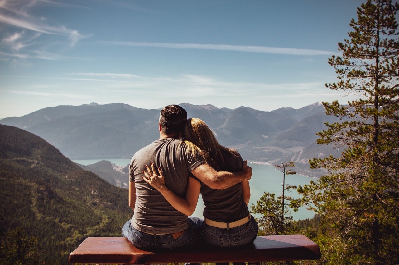 Moving While Wedding Planning: The Ultimate Survival Guide