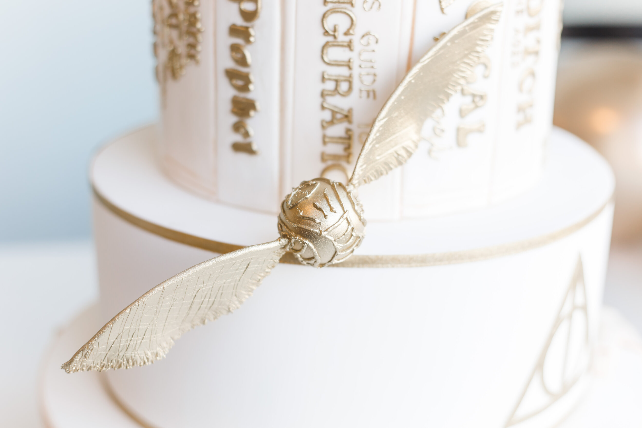 golden-snitch-wedding-cake.jpg