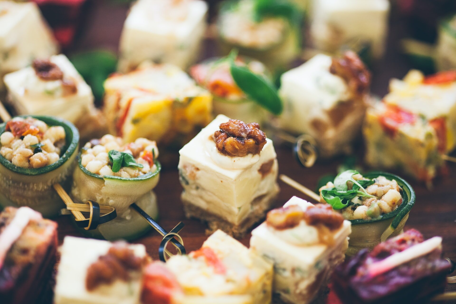 Light food is an excellent choice if your wedding day is in the summer months.Photo by Kelly Jean via Unsplash