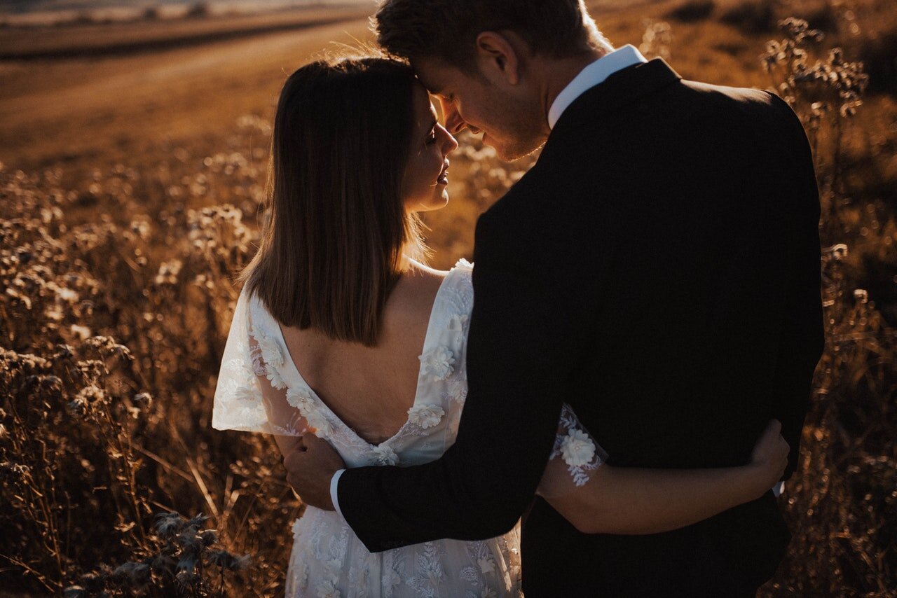 Moving While Wedding Planning: The Ultimate Survival Guide