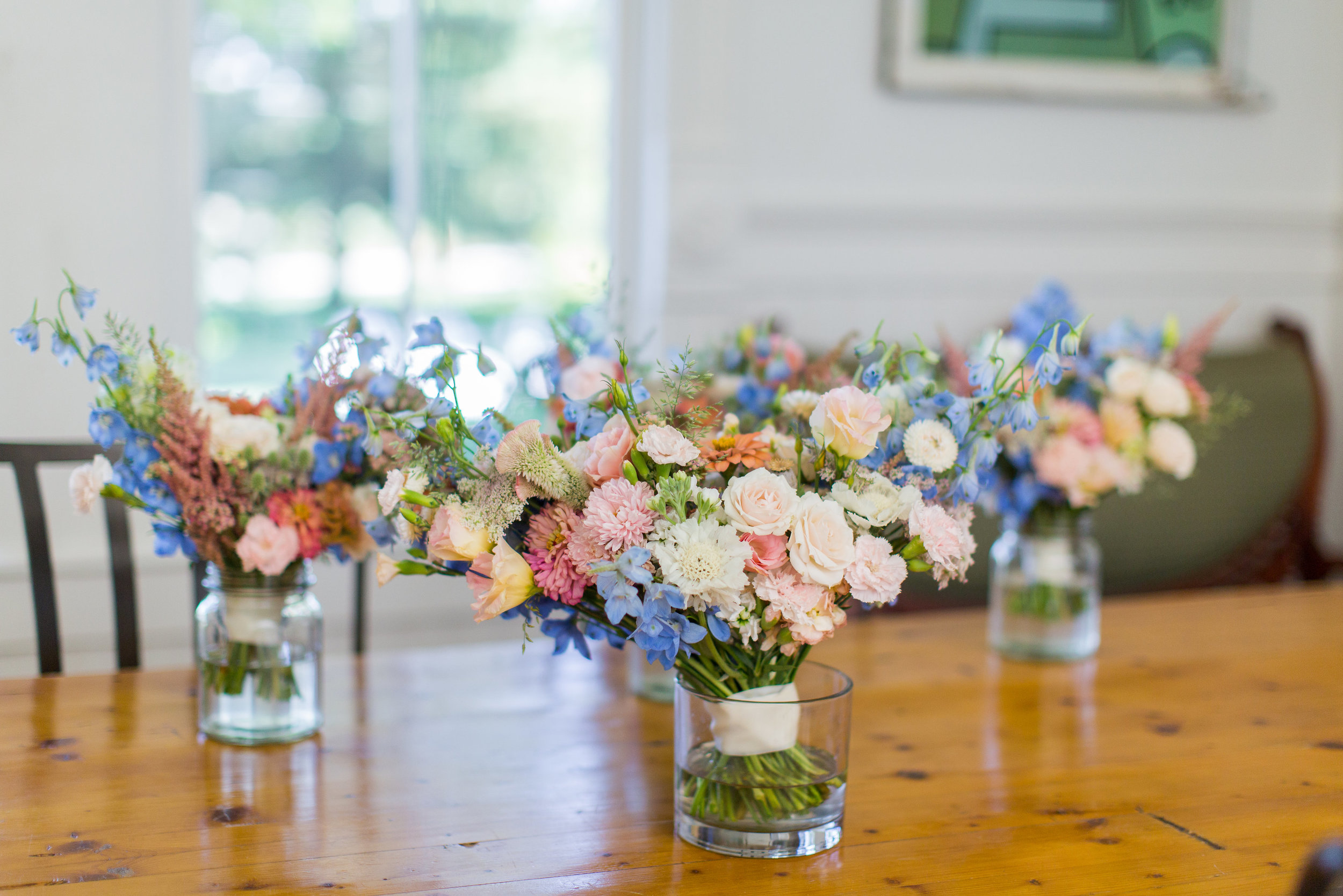 pastel_bridesmaid_bouquets.jpg