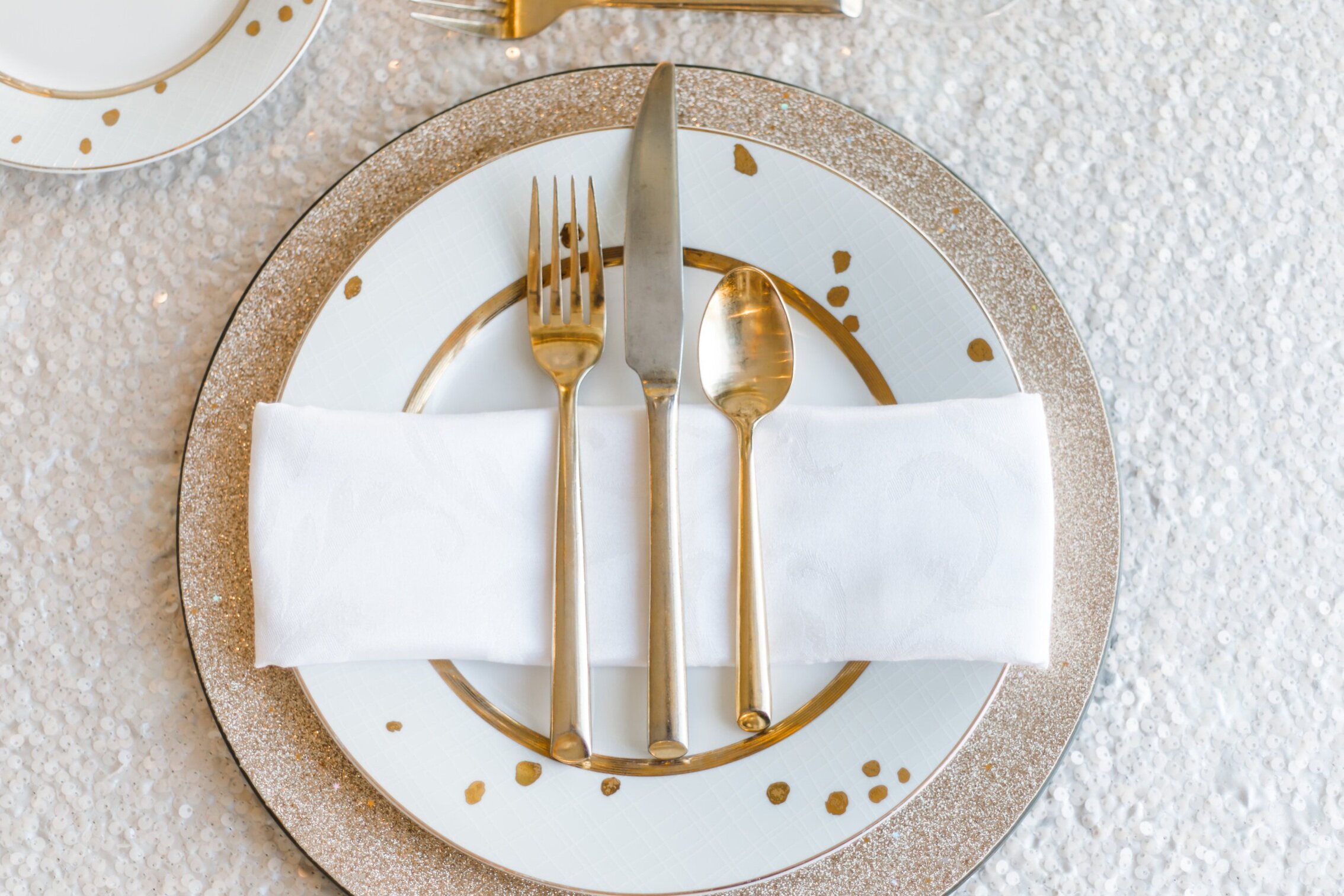 white-and-gold-place-setting.jpg