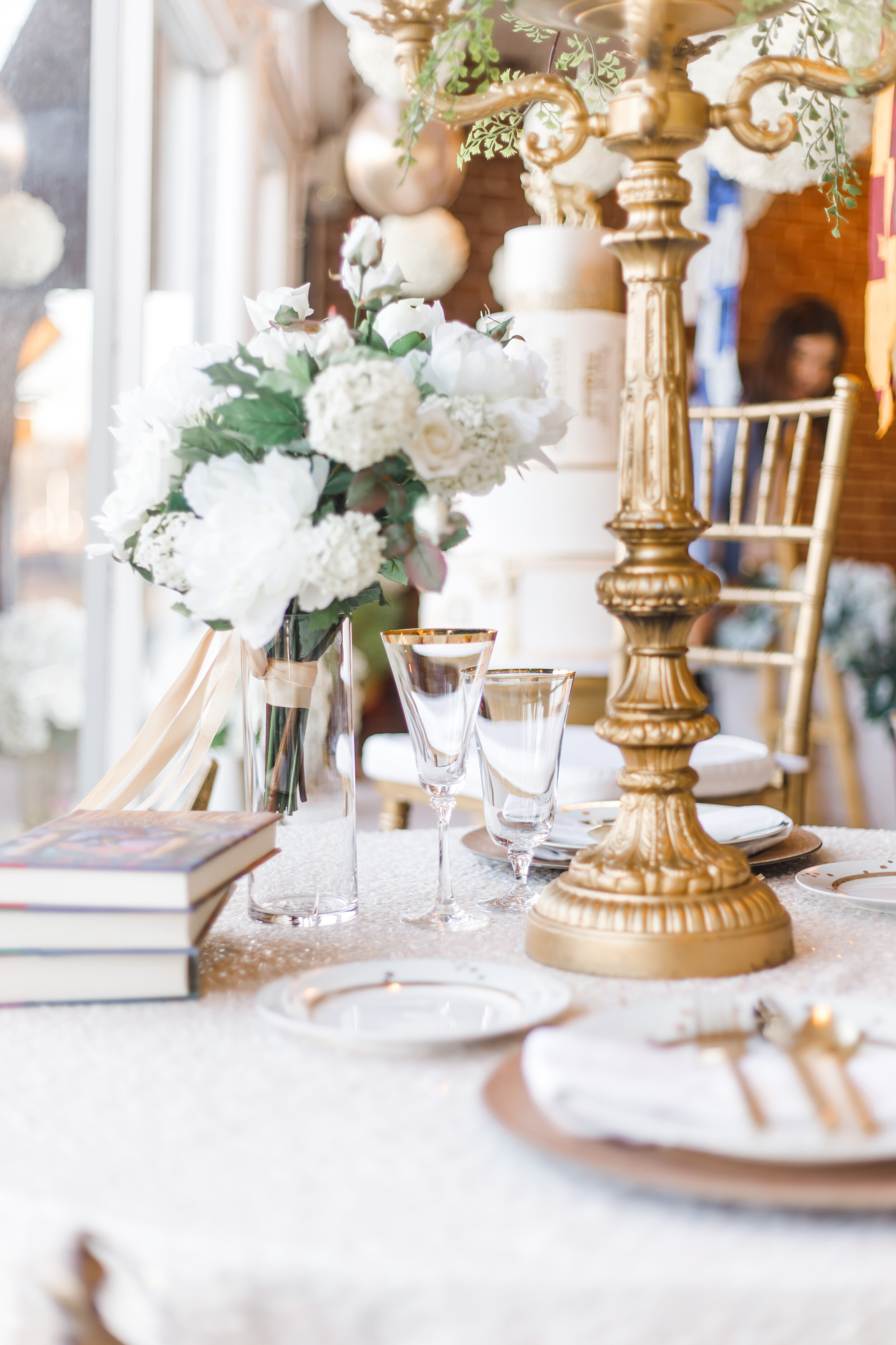 white-and-gold-sweetheart-table.jpg