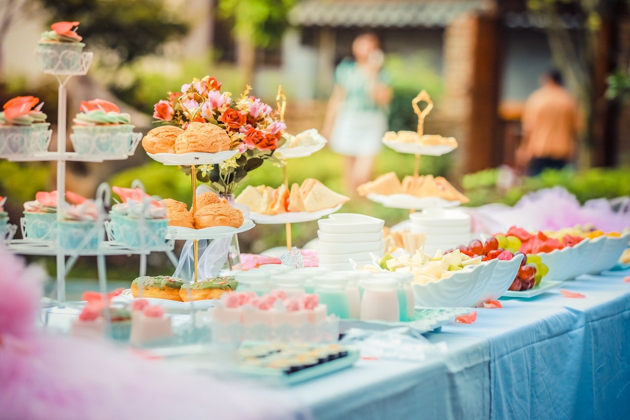 A dessert table is very popular among those who decide to host a wedding at home.Photo by Fu Zhichao via Pexels