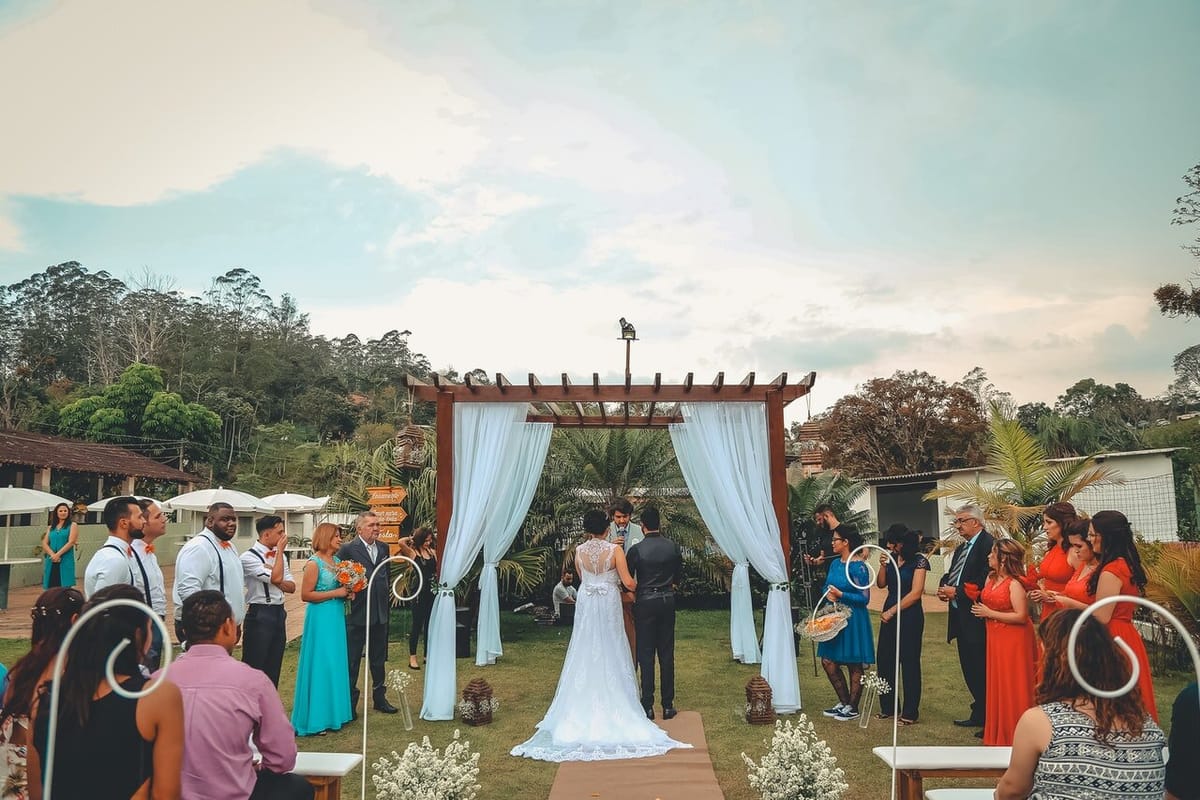 How to Host a Wedding at Home