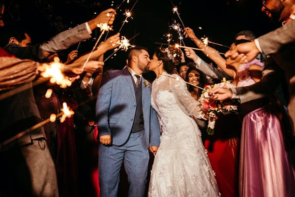6 Fun Ways to Entertain Your Wedding Guests